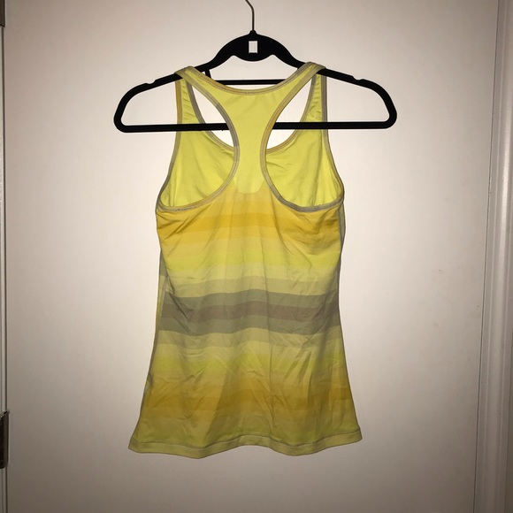 Nike Dri-Fit workout tank top - Picture 2 of 3